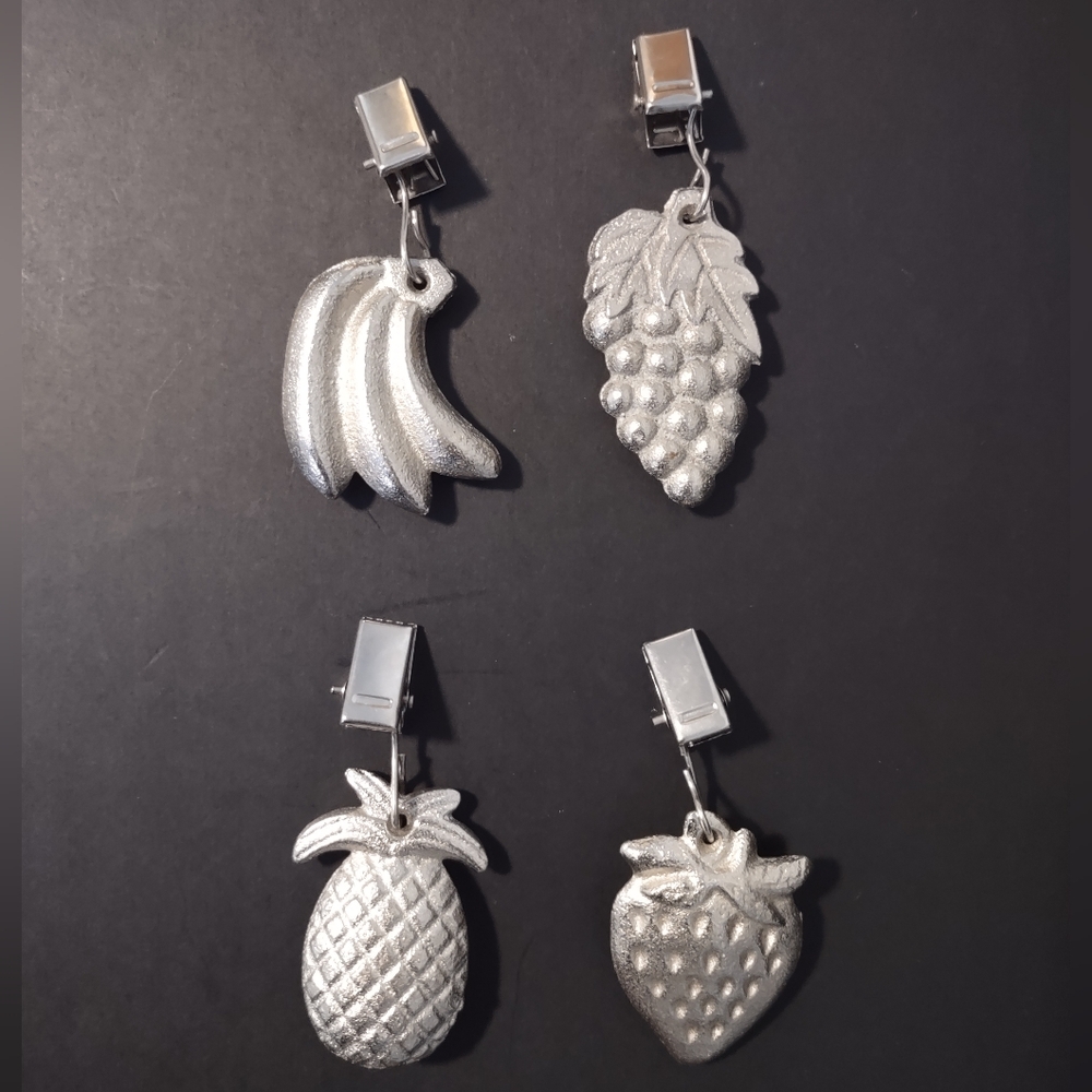 8 Metal Fruit Tablecloth Weights - 4 Fruit & 4 Autumn Themed Weights with Clips